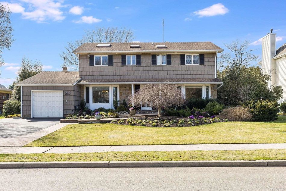 Image 1 of 35 for 15 Montgomery Place in Long Island, Jericho, NY, 11753
