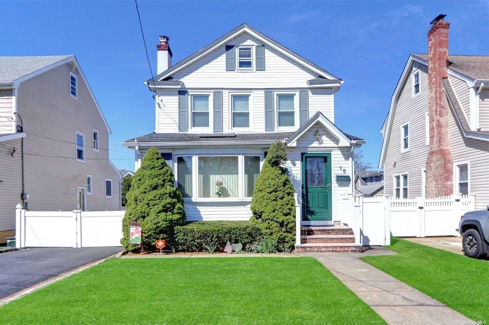 Image 1 of 29 for 15 N Cambridge Street in Long Island, Malverne, NY, 11565