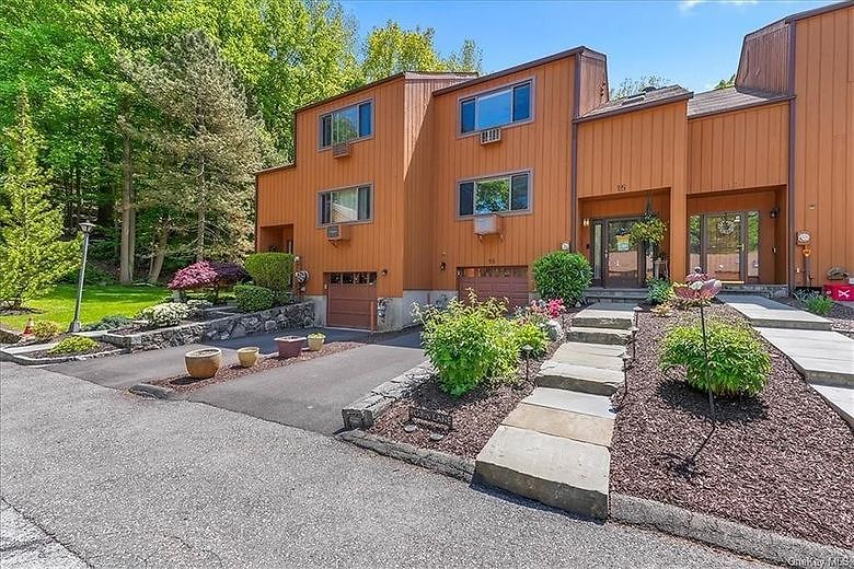 Image 1 of 29 for 15 Robin Lane in Westchester, Cortlandt, NY, 10520