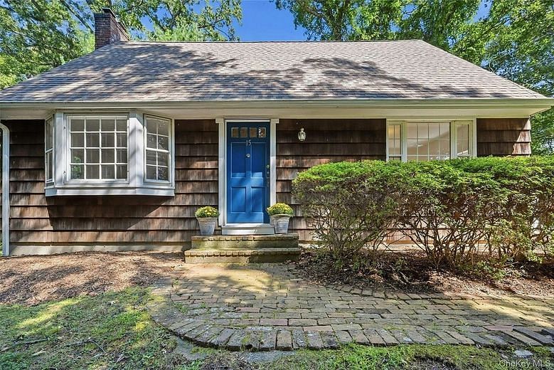 15 Shore Oaks Drive
