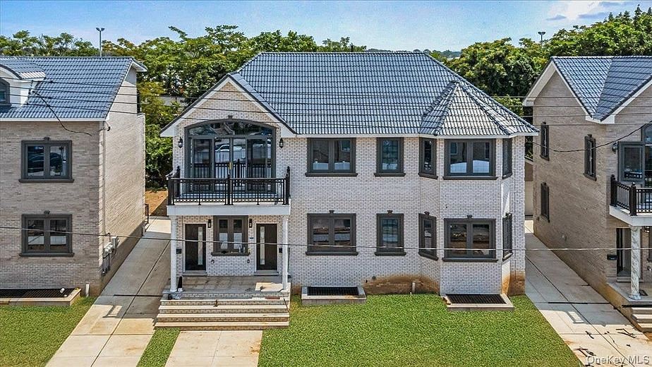 150-25 Hawtree Street