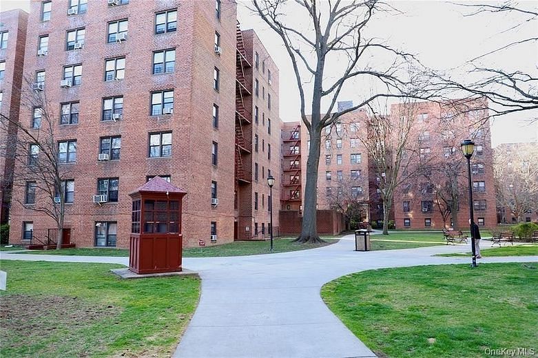 150-29 72nd Rd 150-29 72nd Rd #4F