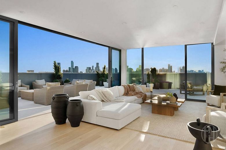 150 Barrow Street #PENTHOUSE
