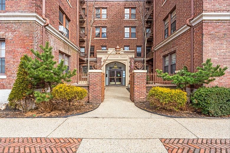 150 Burns Street #6H
