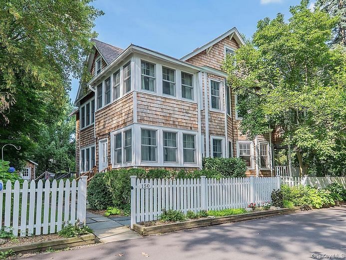 150 Franklin Avenue