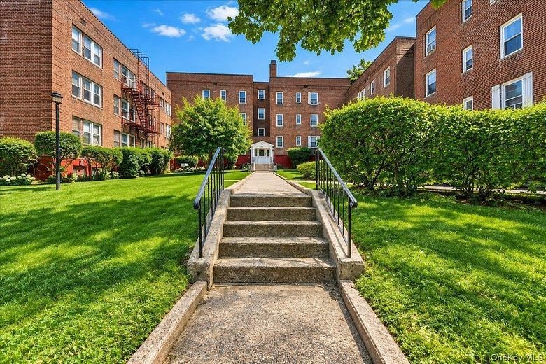 150 Ravine Avenue #3B