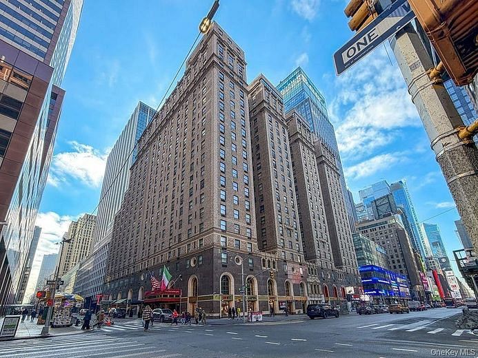 150 W 51st Street #21-21