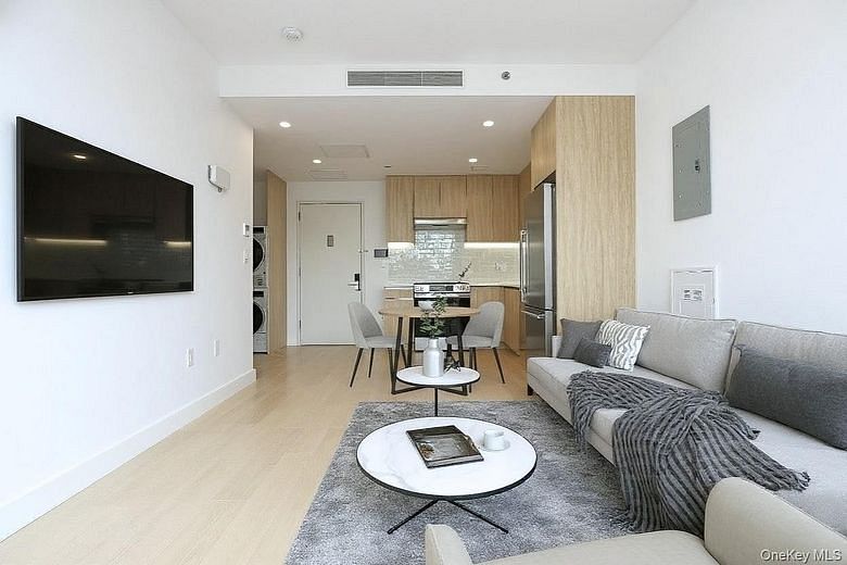 15002 Northern Bloulevard #3F