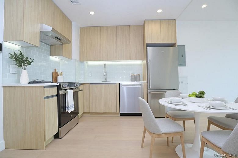 15002 Northern Boulevard #4B