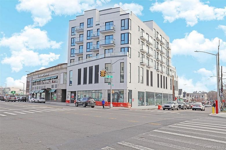 15002 Northern Boulevard #5H