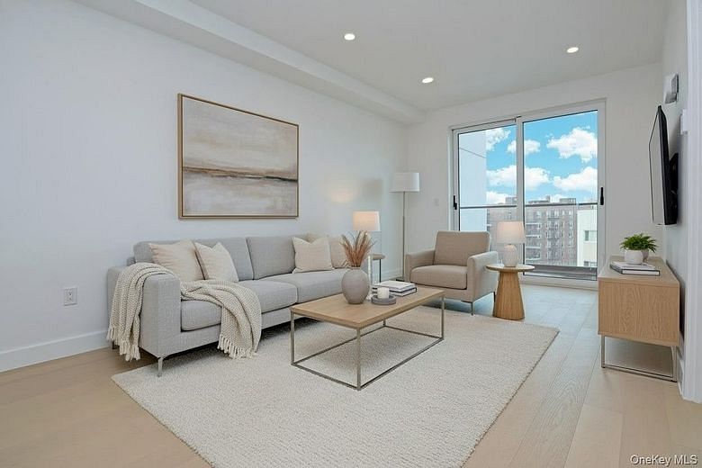 15002 Northern Boulevard #5H