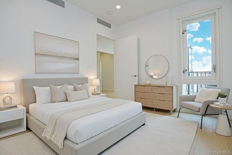 15002 Northern Boulevard #6G