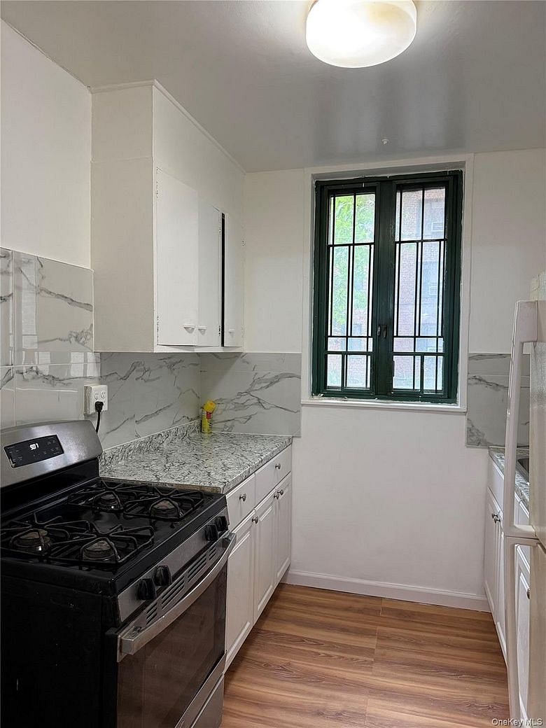1501 Metropolitan Avenue #MG