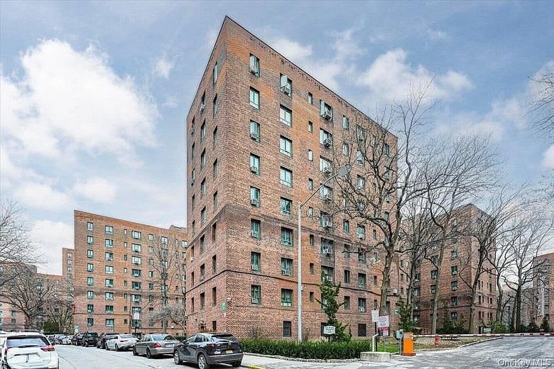 1503 Metropolitan Avenue #5A