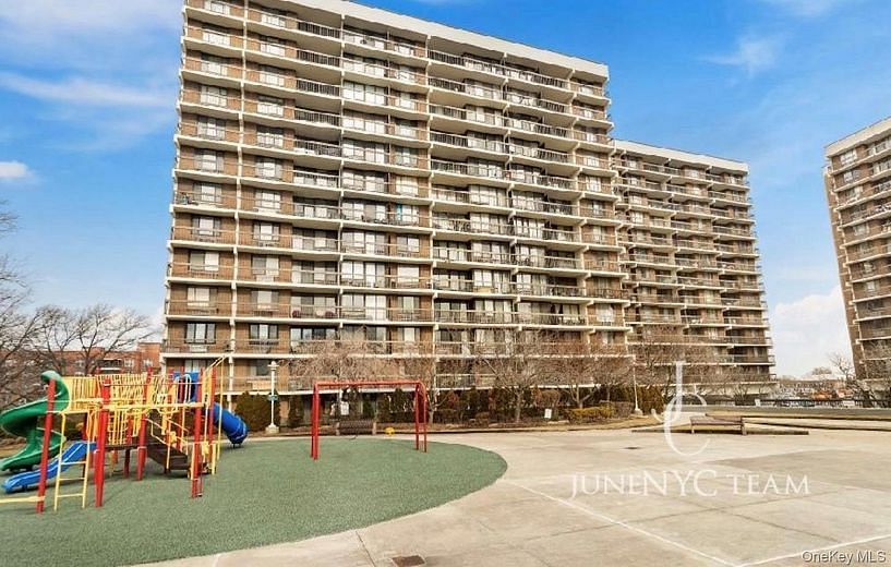 15038 Union Turnpike #8M