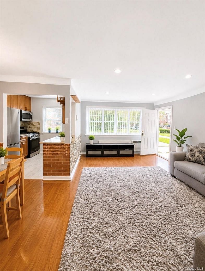 15054 Melbourne Avenue #1R