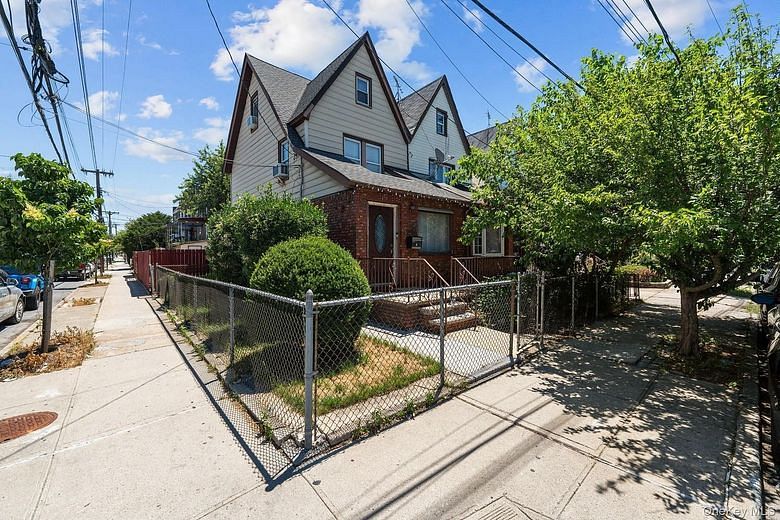 1511 E 51st Street