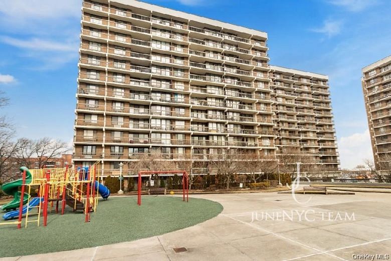 152-18 Union Turnpike #204K