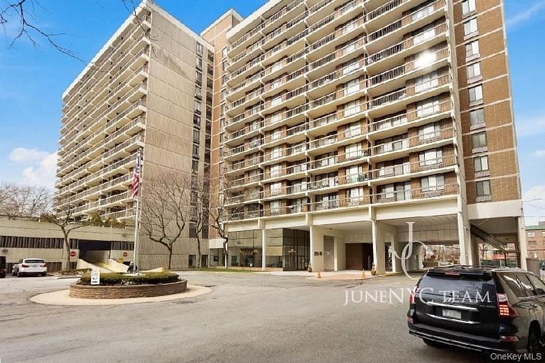 152-18 Union Turnpike #204K