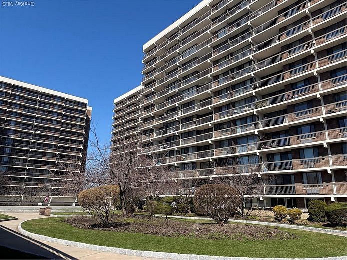 152-18 Union Turnpike #209P