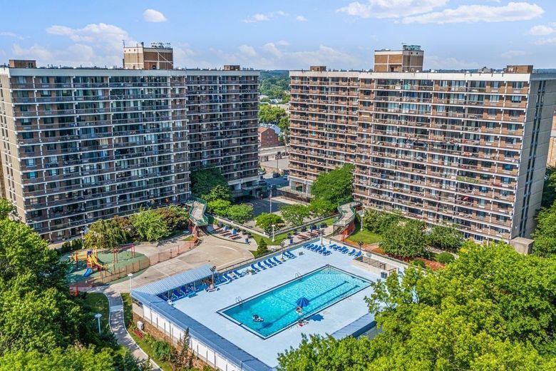 152-18 Union Turnpike #4G