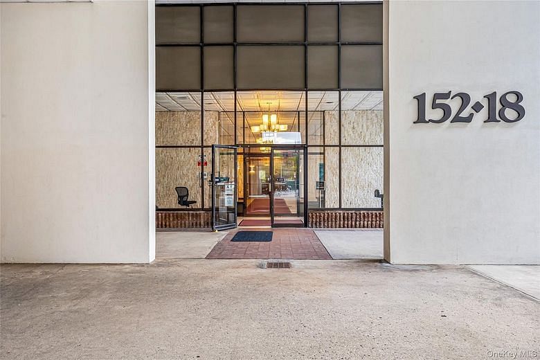 152-18 Union Turnpike #8S