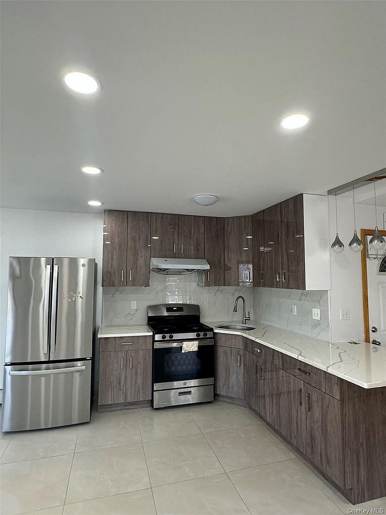 152-20 Peck Avenue
