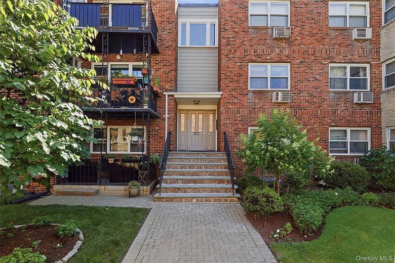 152 B N Broadway #2E