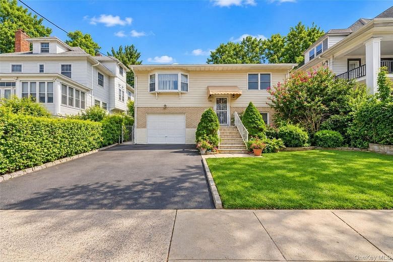152 Van Cortlandt Pk Avenue