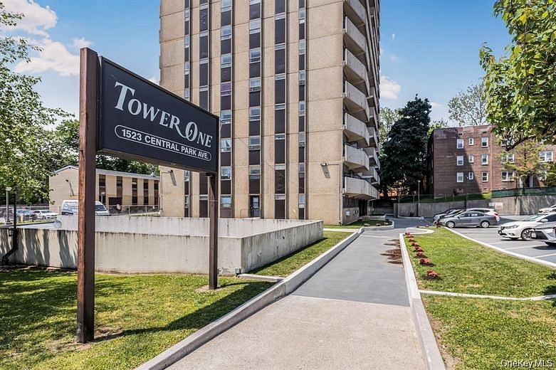 1523 Central Park #8F