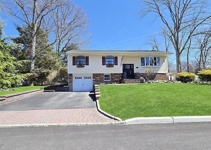 153 Jackson Avenue S