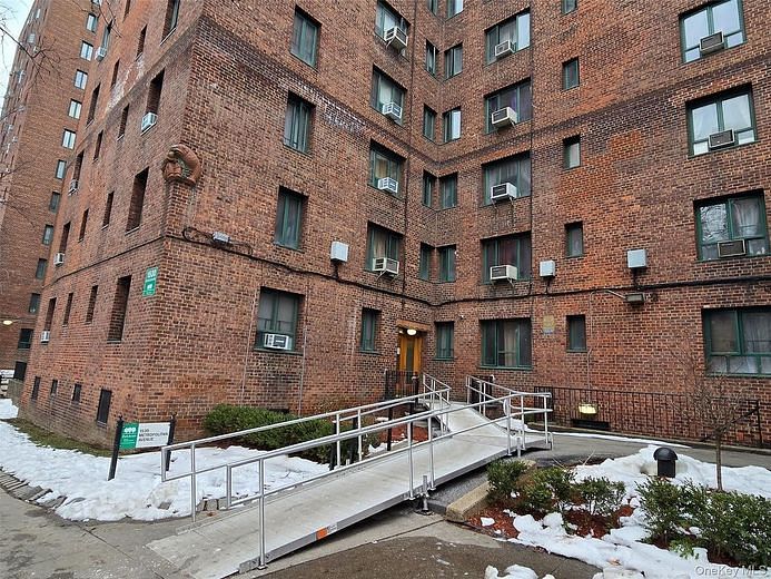 1530 Metropolitan Avenue #1E