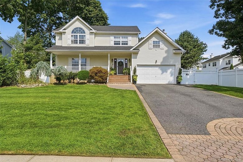 1536 Winganhauppauge Road