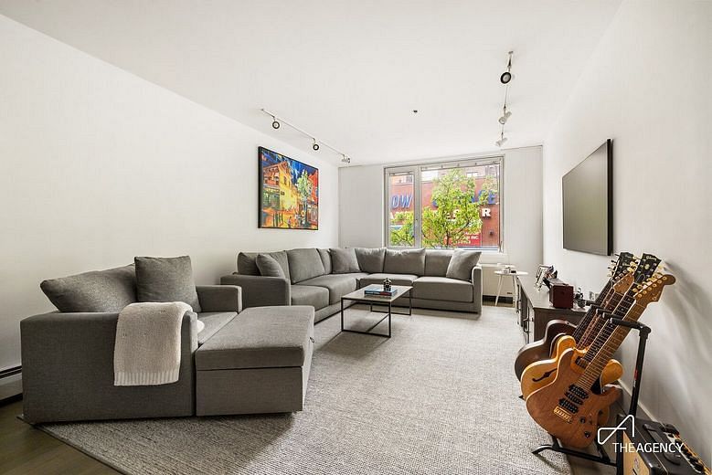 154 Attorney Street #206