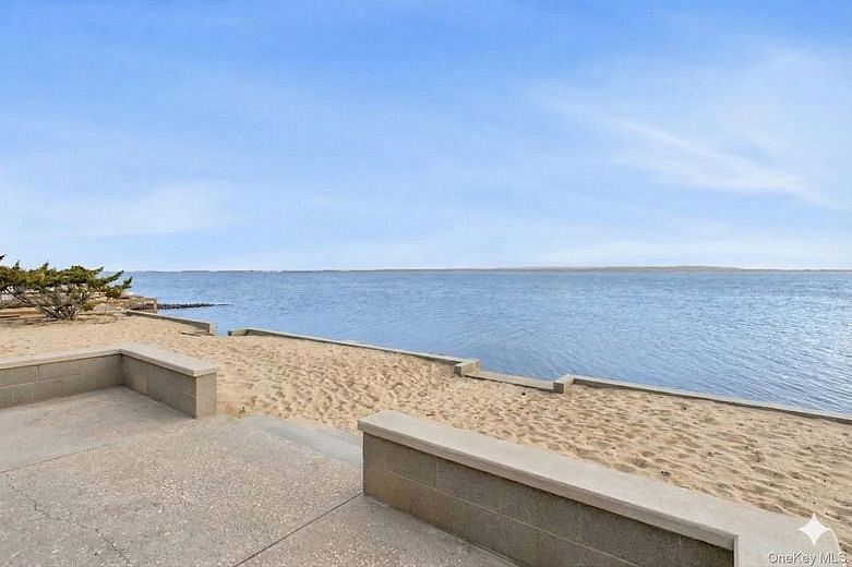 154 Shore Drive E