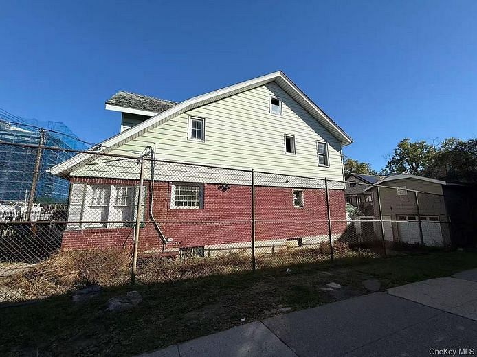 15416 Barclay Avenue