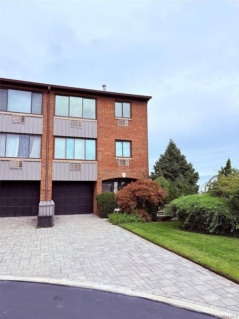 15419 Riverside Drive #24B