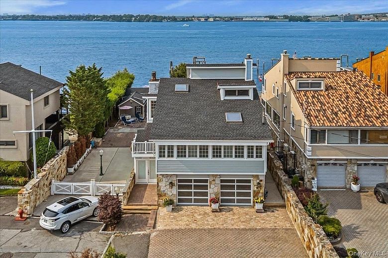 15445 Riverside Drive