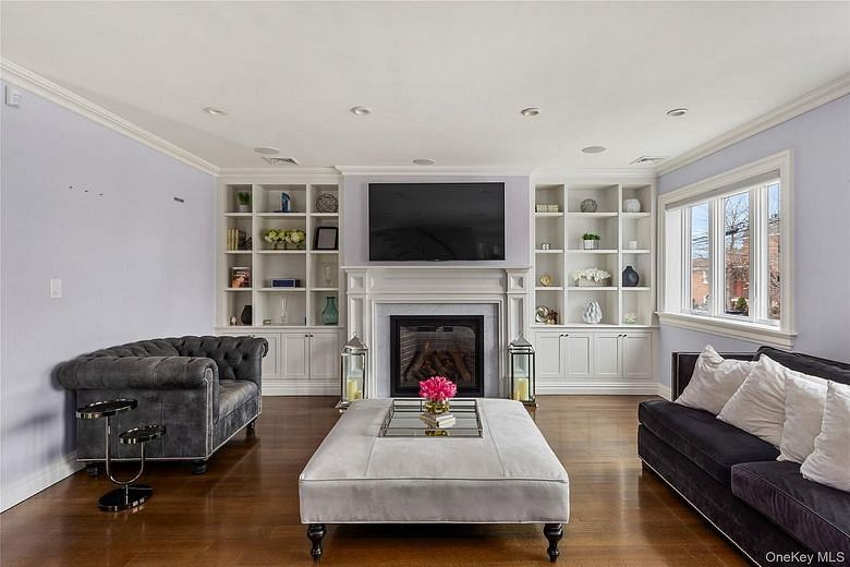 15496 Riverside Drive