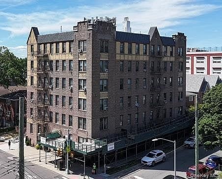 155 17 Sanford Avenue #6F