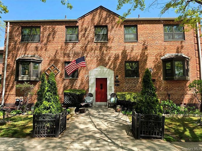 155-45 81 St. 81 #18