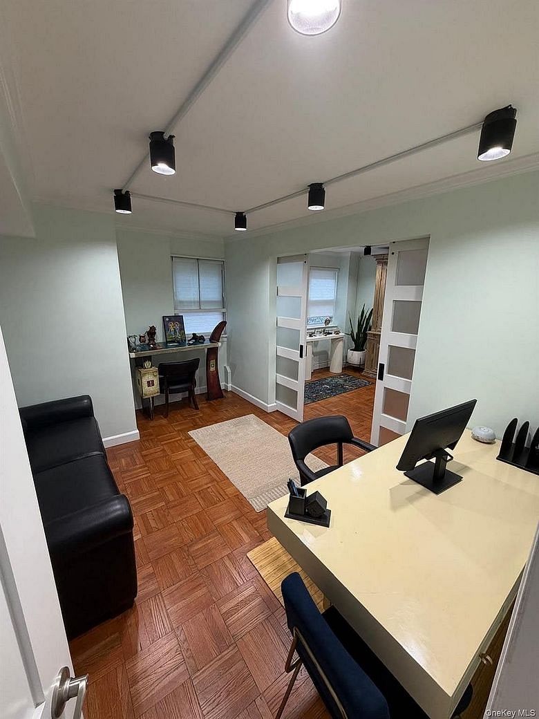 155 E 38th Street #2A