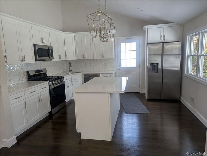 1550 N Gardiner Drive