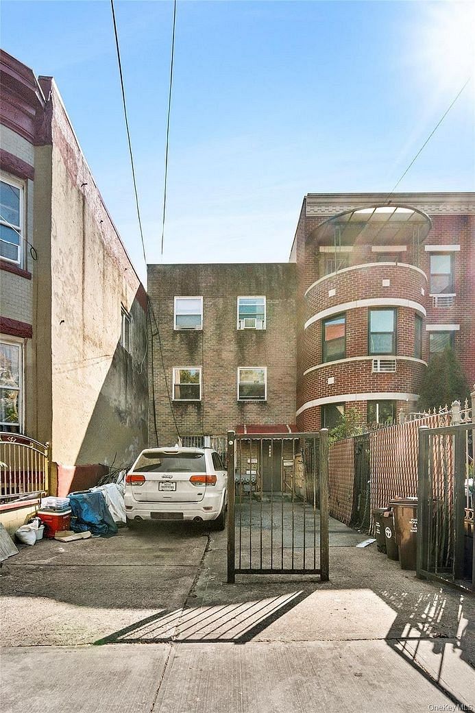 1554 Saint Marks Avenue