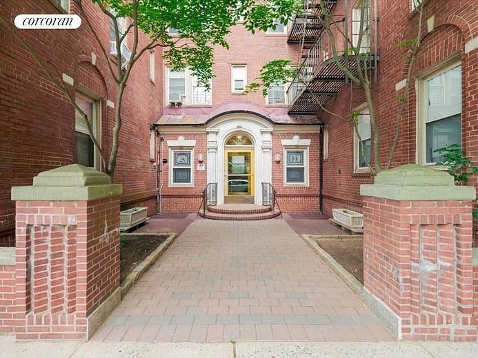 1560 East 18th Street #2C