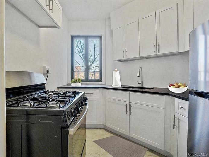 1561 Metropolitan Avenue #5A