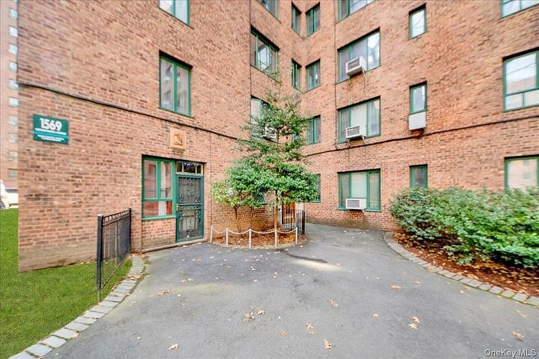 1569 Metropolitan Avenue #4g