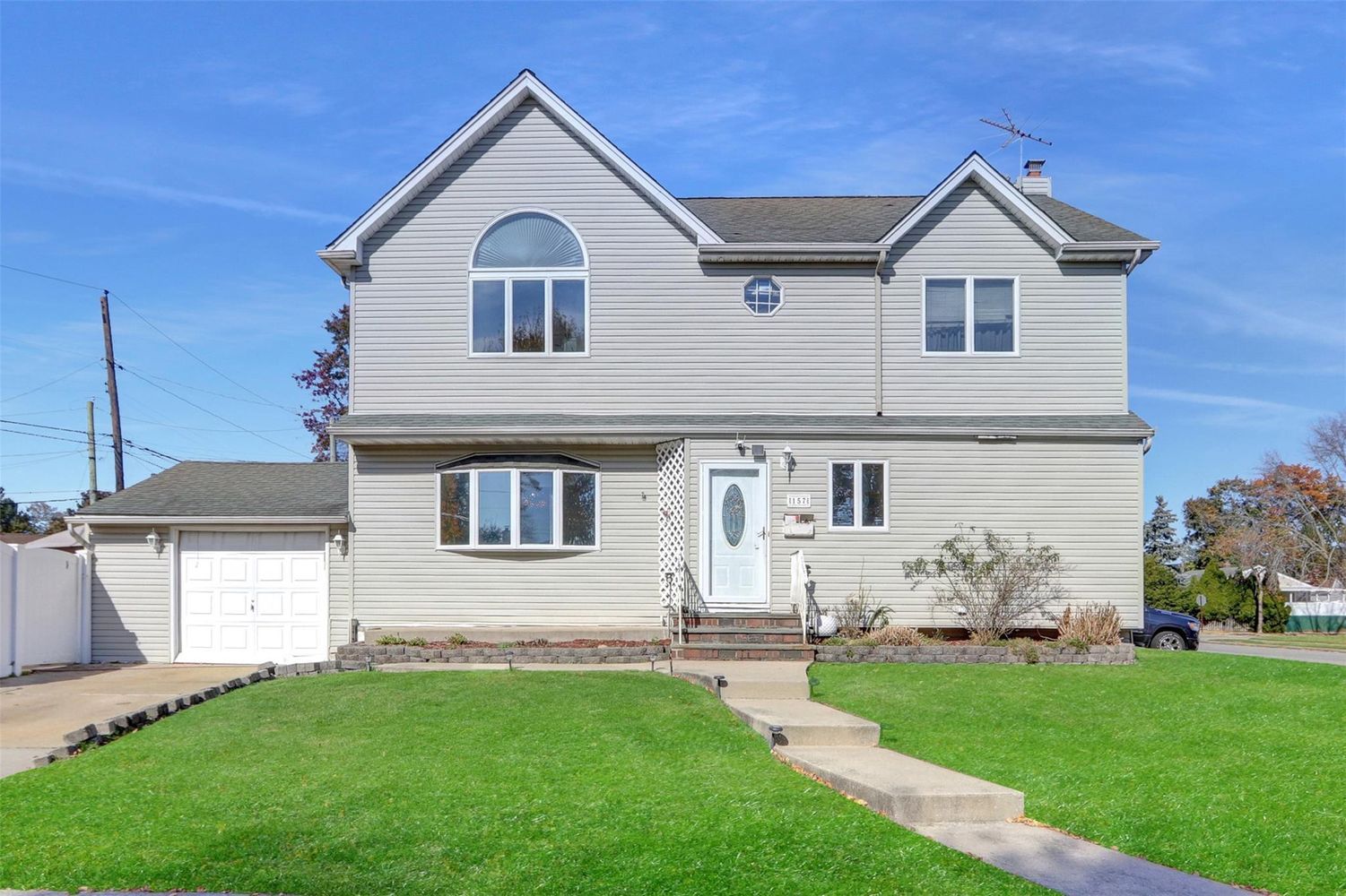 Image 1 of 28 for 157 Cambridge Drive in Long Island, Hicksville, NY, 11801