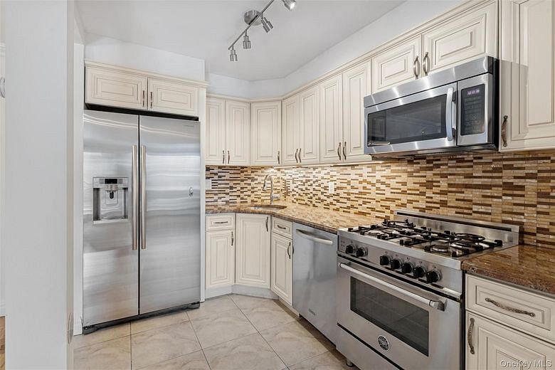 157 Hempstead Avenue #B20