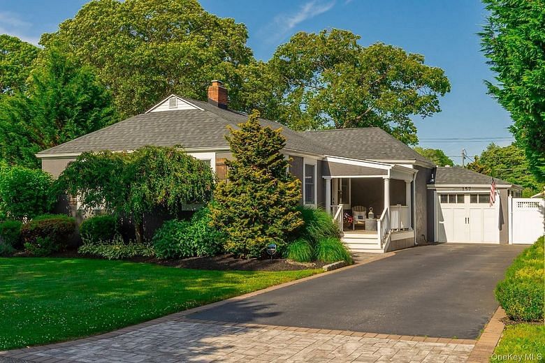 157 Sayville Boulevard